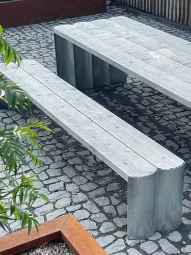 julkisen tilan pöytä